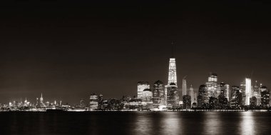 Hudson Nehri üzerindeki New York City şehir merkezi gökyüzü manzarası
