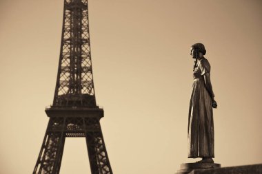 Eyfel Kulesi Paris ünlü şehir simge yapılar olarak heykel ile