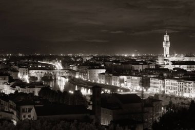 Geceleri Piazzale Michelangelo 'dan Floransa gökyüzü manzarası.