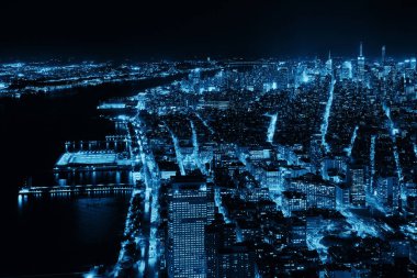 New York şehir merkezi ve Hudson Nehri 'nin şehir merkezli çatısı.