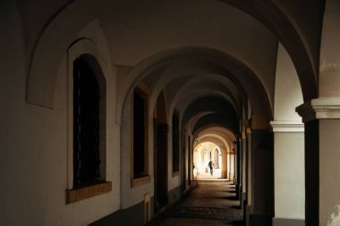 Koridor sokakta Prag, Çek Cumhuriyeti.