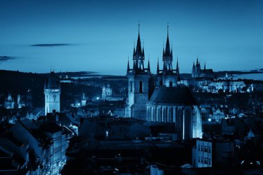 Kilise Our Lady Çek Cumhuriyeti Prag ve Tyn manzarası çatı görünümü önce