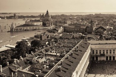 Çan Kulesi Piazza San Marco Venedik, İtalya, tarihi binaların çatı görünümü.