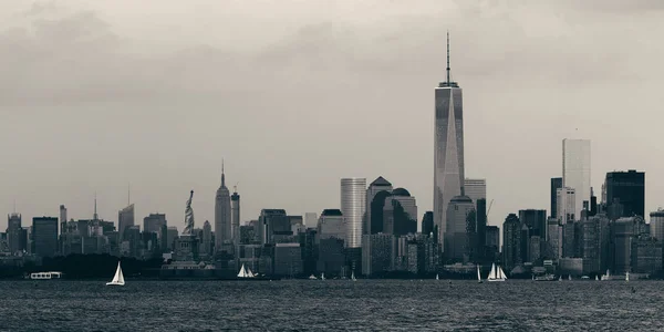 Manhattan Horizonte Del Centro Con Rascacielos Urbanos Sobre Río — Foto de Stock