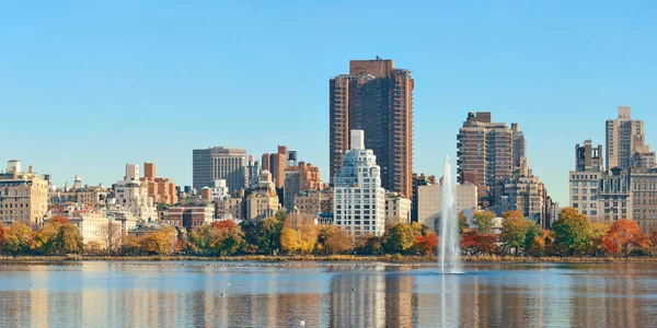 Central Park Manhattan East Side Luxusní Budovy Panorama Nad Jezerem — Stock fotografie