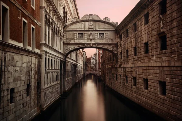 Bridge of Sighs ünlü dönüm noktası Venedik, İtalya.