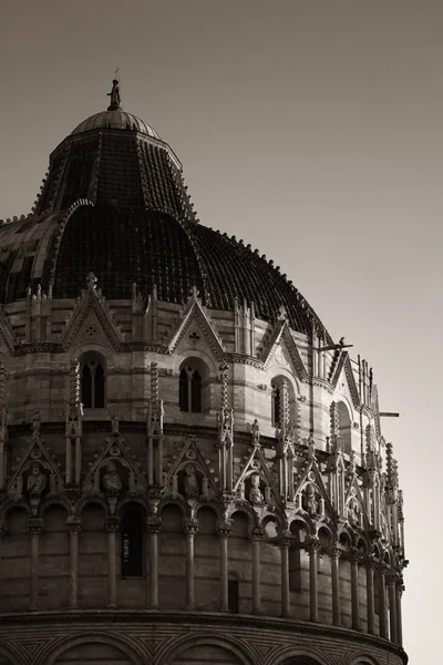 Pisa Piazza Dei Miracoli Kostelní Kopulí Itálii — Stock fotografie