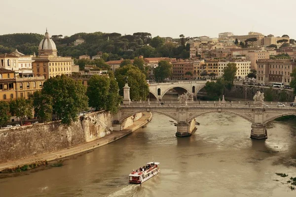 Ponte Vittorio Emanuele Řeky Tibery Turistických Lodí Římě Itálie — Stock fotografie