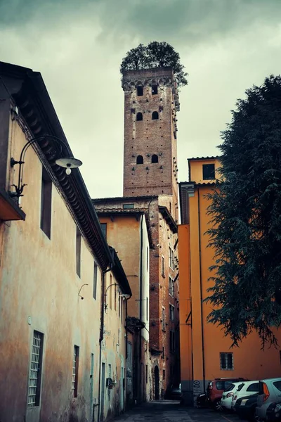 Vista Panorámica Antigua Estrecha Calle Lucca Italia — Foto de Stock