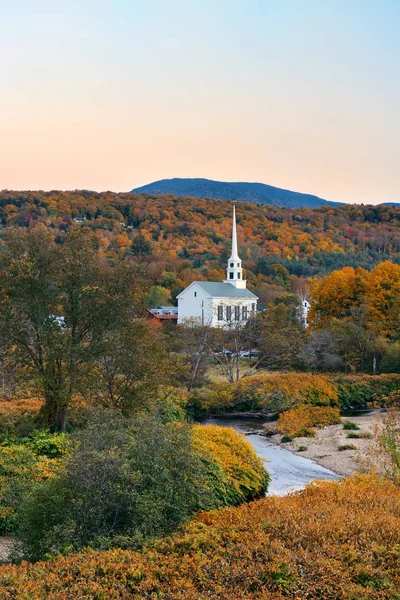 Stowe Při Západu Slunce Podzim Barevné Listí Společenství Církve Vermontu — Stock fotografie