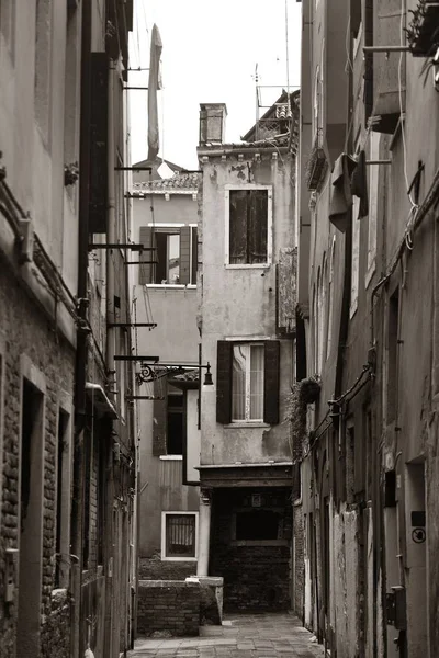 Vista Callejón Con Edificios Históricos Venecia Italia — Foto de Stock