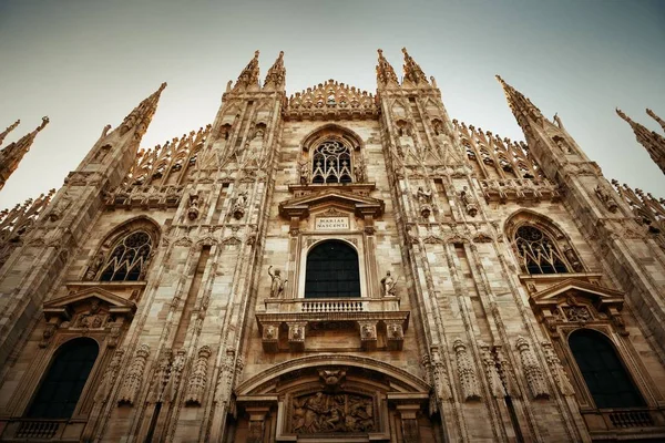 Catedral Milão Close Com Padrão Esculturas Itália — Fotografia de Stock