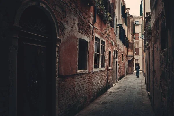 Widok Aleję Zabytkowymi Budynkami Wenecja Włochy — Zdjęcie stockowe