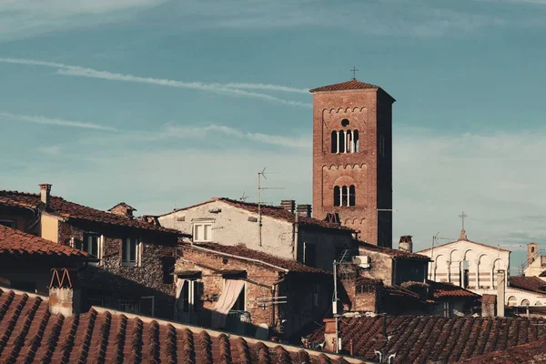 Torre Chiesa San Pietro Con Techos Edificios Históricos Lucca Italia — Foto de Stock