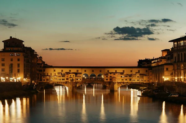 Ponte Vecchio Arno Folyó Felett Firenzében Olaszország Éjszaka — Stock Fotó