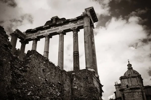 Colunas Fórum Roma Com Ruínas Edifícios Históricos Itália — Fotografia de Stock