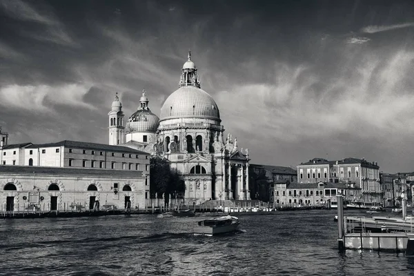 Widok Nabrzeże Kościoła Santa Maria Della Salute Kanału Włoszech — Zdjęcie stockowe