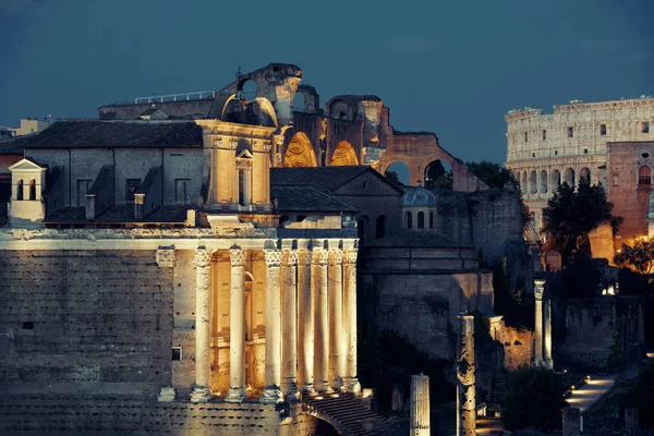 Rom Forum Med Ruinerna Antika Arkitekturen Natten Italien — Stockfoto