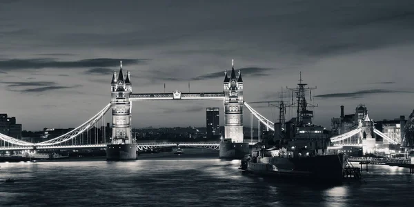 贝尔法斯特军舰和塔桥全景与泰晤士河在伦敦 — 图库照片