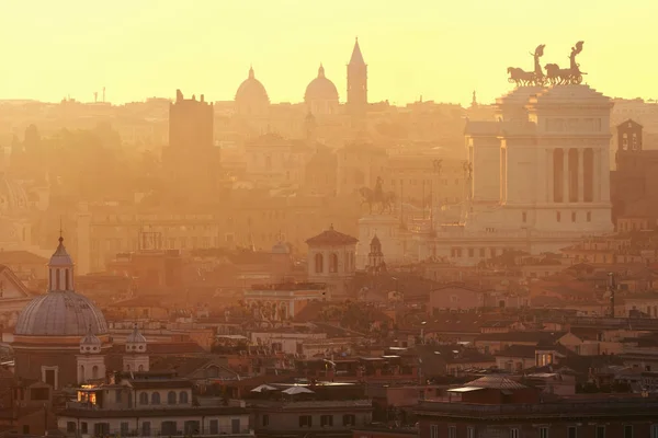 Ρώμη Δείτε Στον Τελευταίο Όροφο Την Ανατολή Την Αρχαία Αρχιτεκτονική — Φωτογραφία Αρχείου