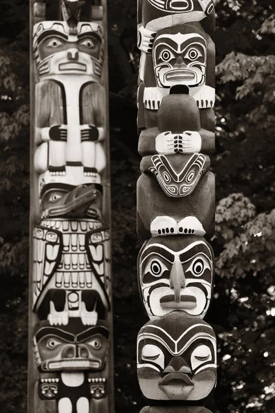 Indian Totem Poles Stanley Park Vancouver Canada — Stock Photo, Image
