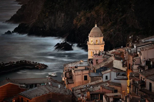 Landmark Templom Harangláb Épületek Éjjel Vernazza Falu Cinque Terre Olaszország — Stock Fotó