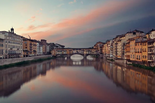 Ponte Vecchio Arno Folyó Felett Firenzében Olaszországban — Stock Fotó