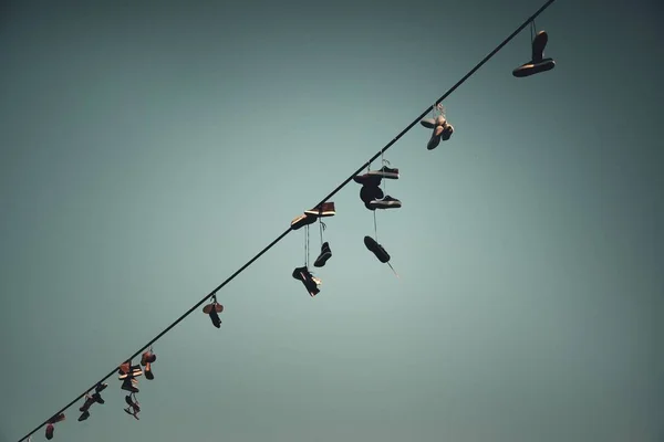 Métallique Photographie Suspendu En — Chaussures Fil Josekube vm80nNwO