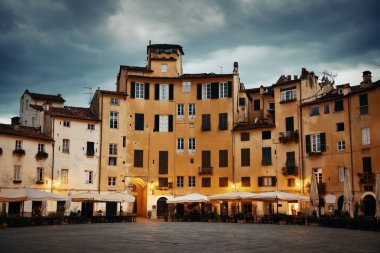 Doğal görünümü Piazza Dell Anfiteatro Lucca, İtalya