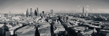 Londra şehir çatı görünümü panorama kentsel mimari ile siyah beyaz.