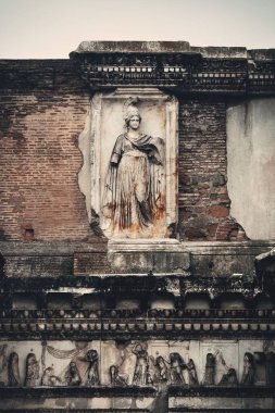 Roma Forumu ile kalıntıları tarihi binalar ve heykeller, İtalya.