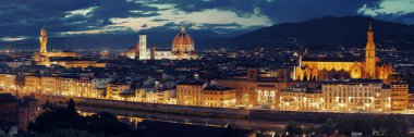 Floransa Katedrali, gece Piazzale Michelangelo 'dan gökyüzü manzaralı.