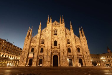 Katedral Meydanı veya Piazza del Duomo Milan City İtalya. 