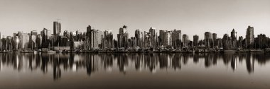 Vancouver şehir Mimarlık ve su yansımalar günbatımı panorama, tekneler