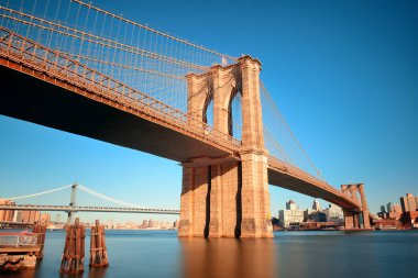Brooklyn köprüsü Manhattan 'ın merkezinde, New York şehrinde.. 