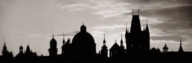 Siluet gündoğumu, tarihi binaların Prag, Çek Cumhuriyeti
