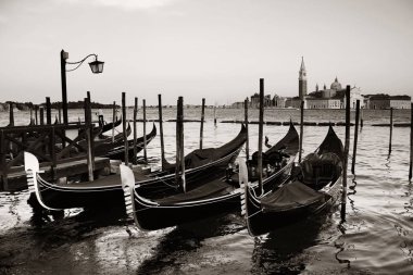 İtalya Venedik 'teki Gondola Parkı ve San Giorgio Maggiore Adası.