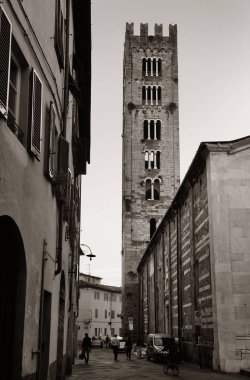 Doğal görünümü eski dar Lucca street İtalya