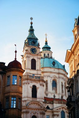 Çek Cumhuriyeti 'ndeki tarihi binalarla Prag şehri manzarası
