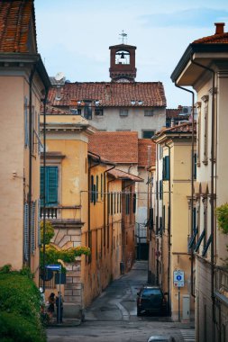 Doğal görünümü eski dar Lucca street İtalya