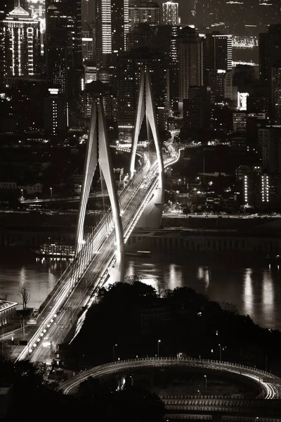 重庆夜晚的桥梁与城市建筑 — 图库照片