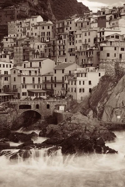 Manarola Förbise Medelhavet Med Byggnader Över Cliff Cinque Terre Italien — Stockfoto