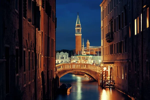 Venezia Vista Canale Notte Con Ponti Edifici Storici Italia — Foto Stock