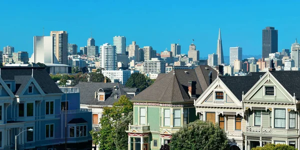 从阿拉莫广场看旧金山城市天际线与城市建筑 — 图库照片