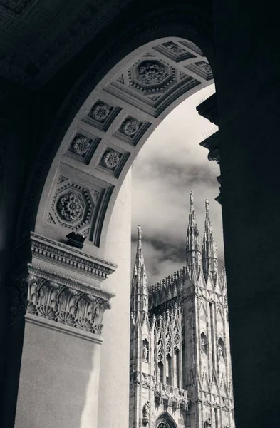 Catedral Milán Vista Través Del Arco Italia — Foto de Stock