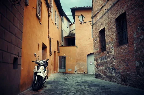 Siena Talya Eski Binalarla Sokak Manzarası — Stok fotoğraf