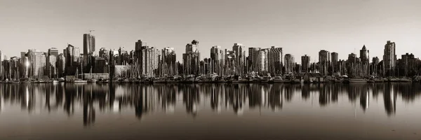 Vancouver Arquitectura Del Centro Barcos Con Reflejos Agua Atardecer Panorama —  Fotos de Stock