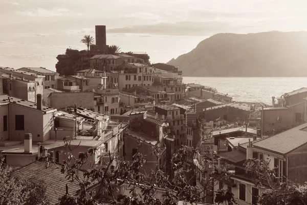 Βερνάζα Κτίρια Βράχια Πάνω Από Θάλασσα Στο Cinque Terre Ιταλία — Φωτογραφία Αρχείου