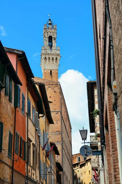 Vista Calle Con Edificios Antiguos Campanario Siena Italia — Foto de Stock