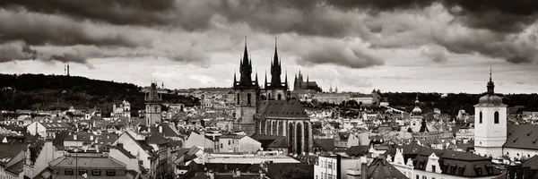 Kościół Najświętszej Marii Panny Przed Dachu Skyline Tyn Praga Republice — Zdjęcie stockowe